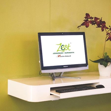Zest Jemursari By Swiss-Belhotel International Surabaya Exteriör bild