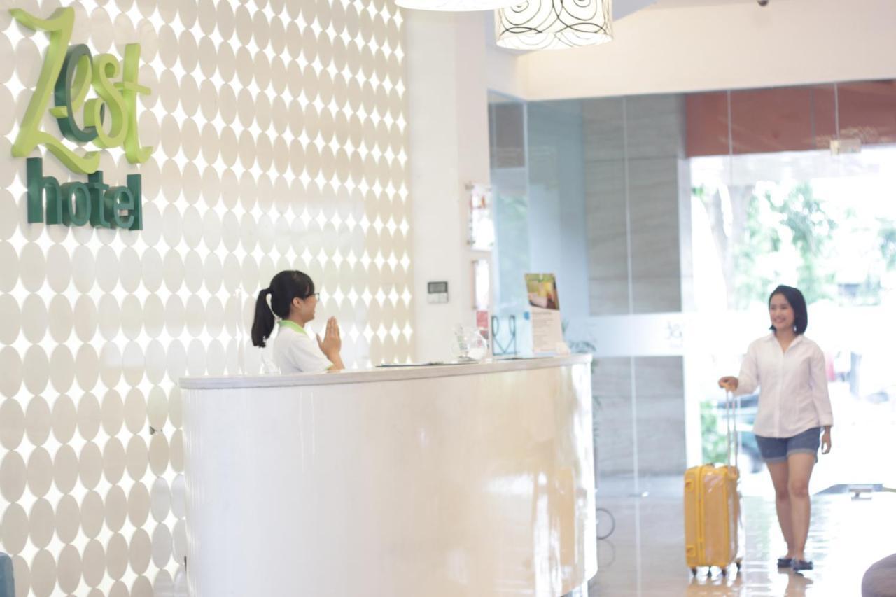 Zest Jemursari By Swiss-Belhotel International Surabaya Exteriör bild