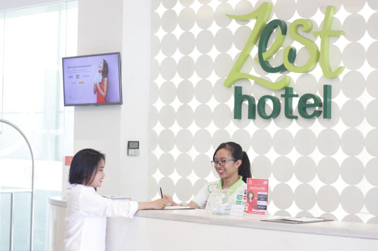 Zest Jemursari By Swiss-Belhotel International Surabaya Exteriör bild