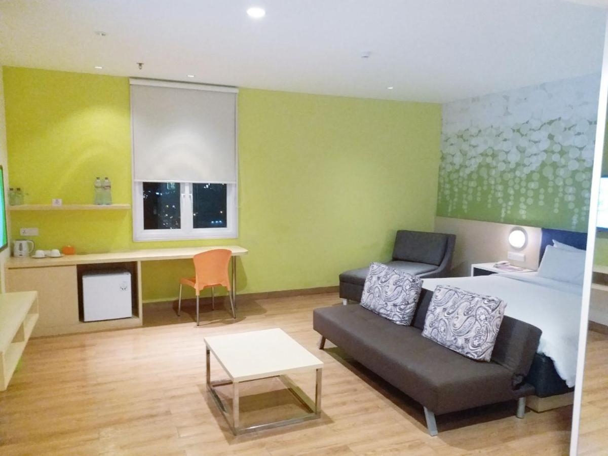 Zest Jemursari By Swiss-Belhotel International Surabaya Exteriör bild