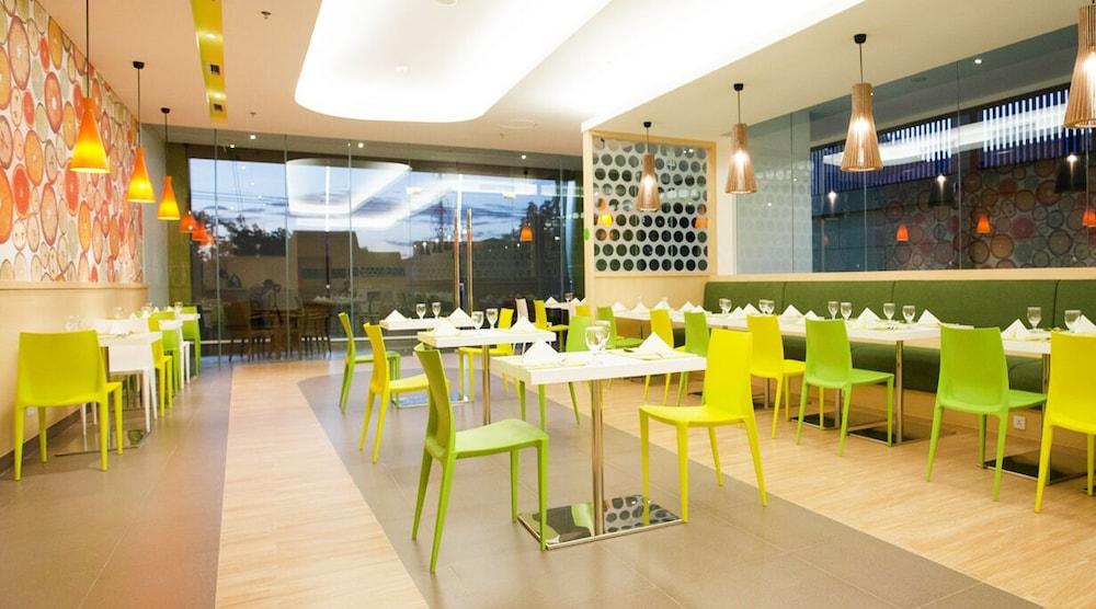 Zest Jemursari By Swiss-Belhotel International Surabaya Exteriör bild