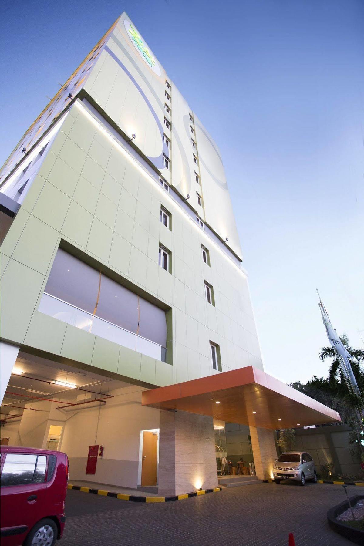 Zest Jemursari By Swiss-Belhotel International Surabaya Exteriör bild