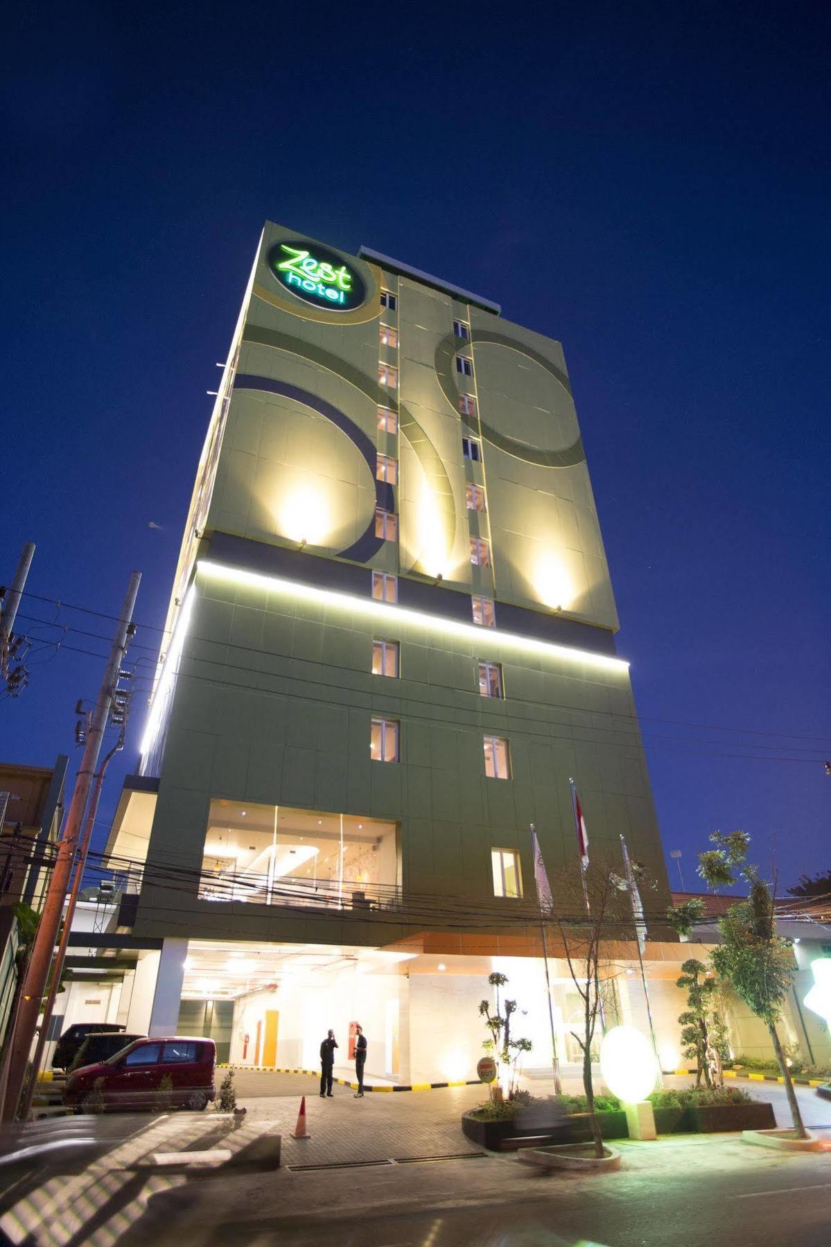 Zest Jemursari By Swiss-Belhotel International Surabaya Exteriör bild