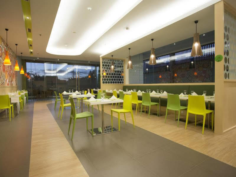 Zest Jemursari By Swiss-Belhotel International Surabaya Exteriör bild