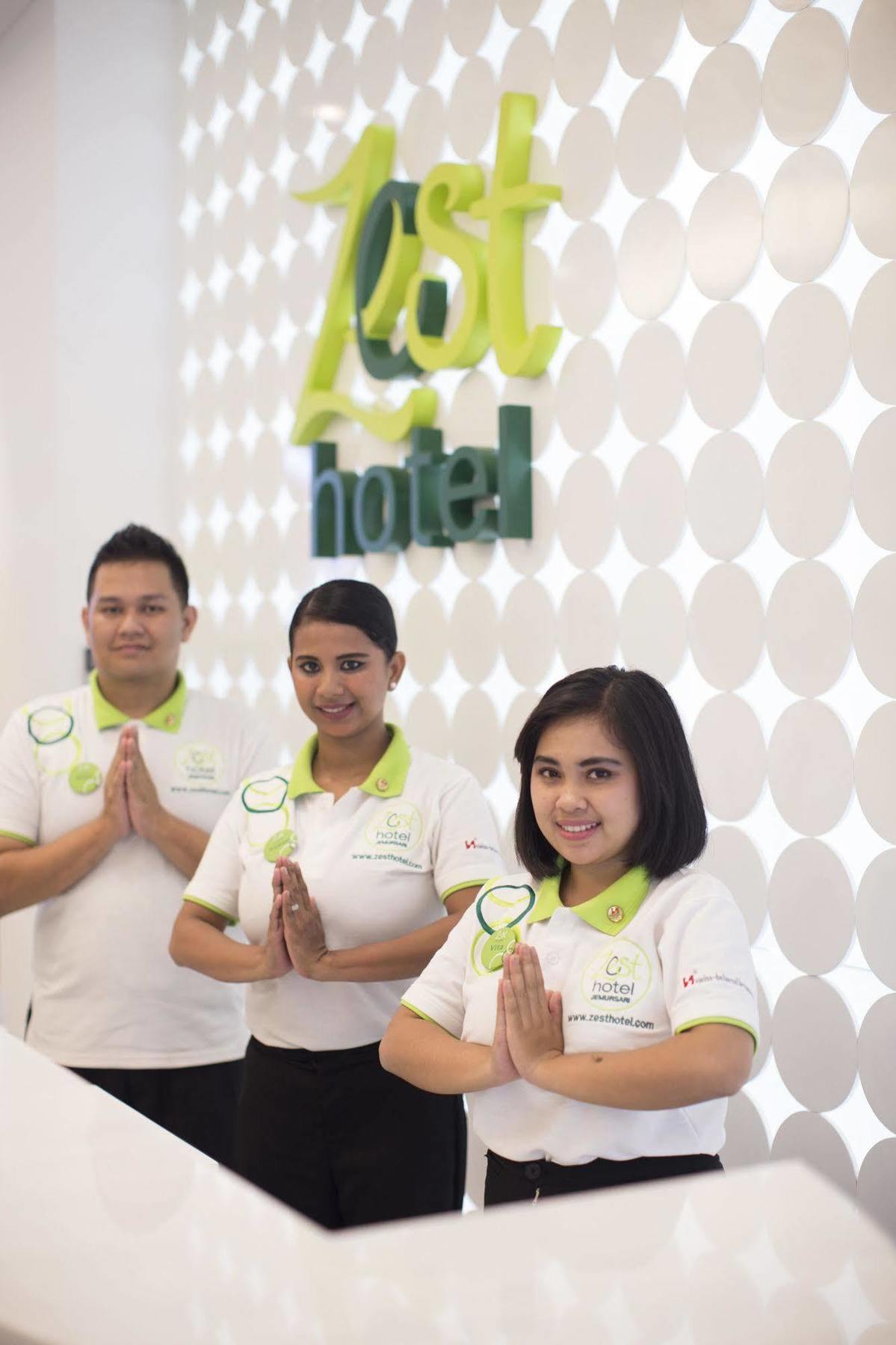 Zest Jemursari By Swiss-Belhotel International Surabaya Exteriör bild
