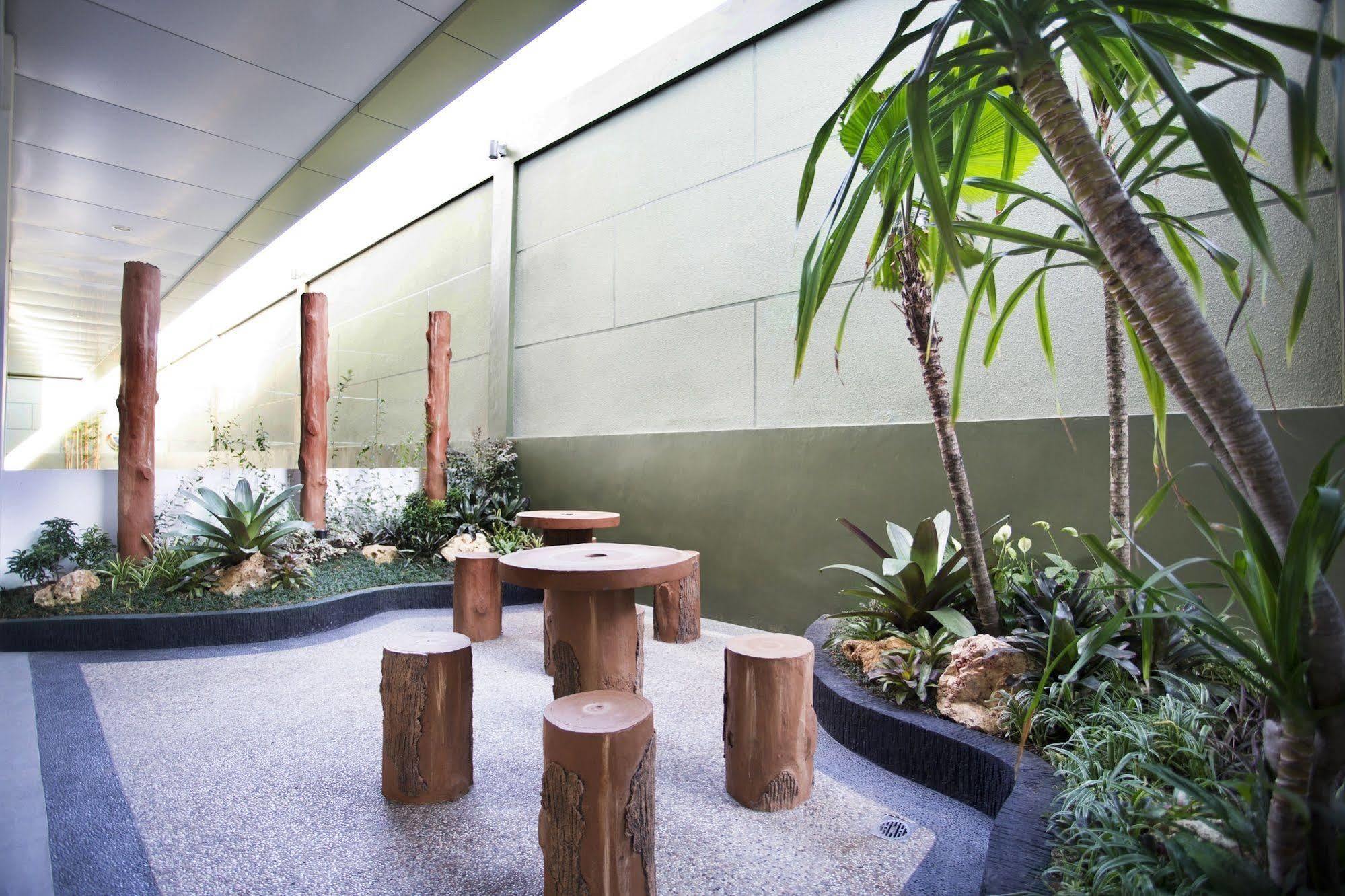 Zest Jemursari By Swiss-Belhotel International Surabaya Exteriör bild