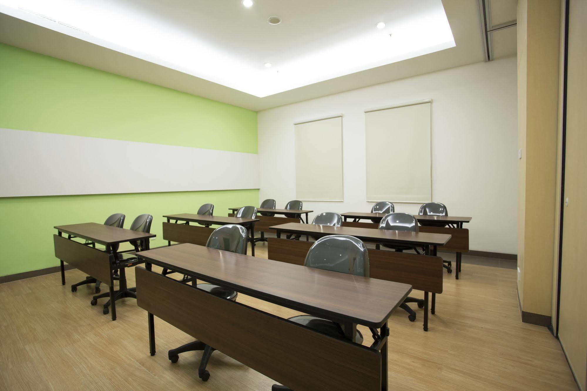 Zest Jemursari By Swiss-Belhotel International Surabaya Exteriör bild