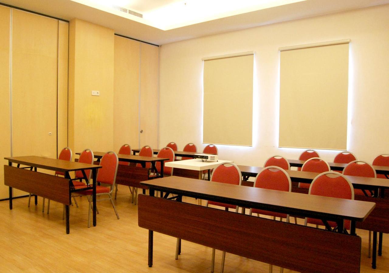 Zest Jemursari By Swiss-Belhotel International Surabaya Exteriör bild
